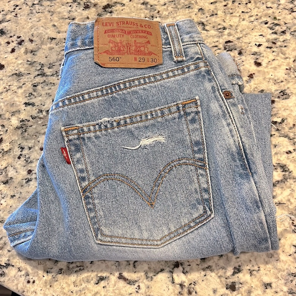Distressed 560 Levi’s